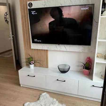 Anna Lux بانسكو