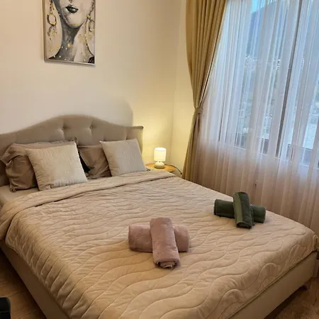 Anna Lux * بانسكو